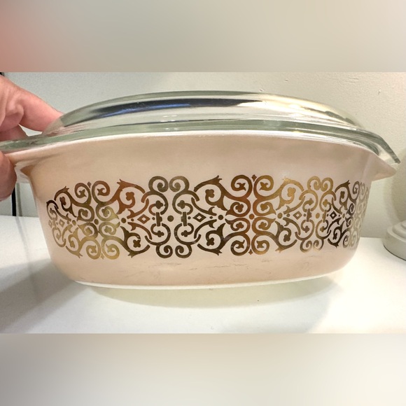 Vtg PYREX #045 Beige Bramble Casserole Dish W/Lid Gold Scroll 2.5 Quart Ovenware - Picture 2 of 15